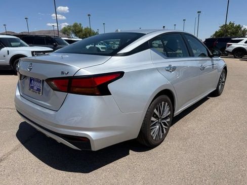 Used 2024 Nissan Altima 2.5 SV FWD image 5