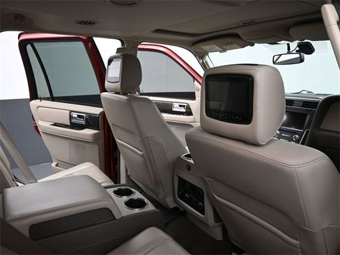 Used 2017 Lincoln Navigator Select image 22