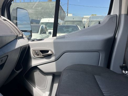 Used 2019 Ford Transit 250 130 Low Roof w/ Exterior Upgrade Package RWD image 15