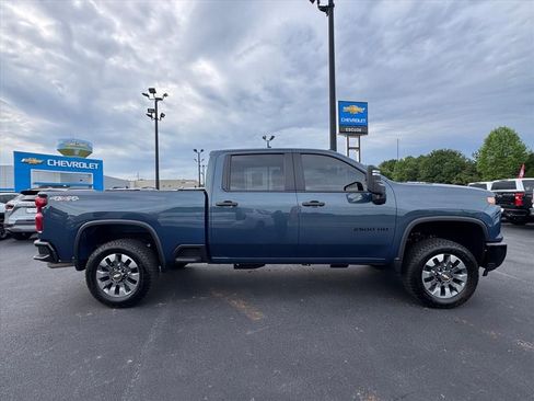 Used 2025 Chevrolet Silverado 2500 Custom w/ Custom Value Package AWD/4WD image 2