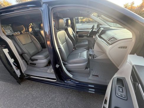 Used 2014 Volkswagen Routan SE image 20