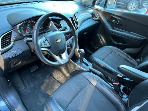 Used 2022 Chevrolet Trax LT w/ LT Convenience Package image 10