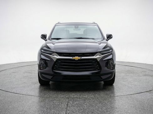 Used 2025 Chevrolet Blazer LT FWD image 2