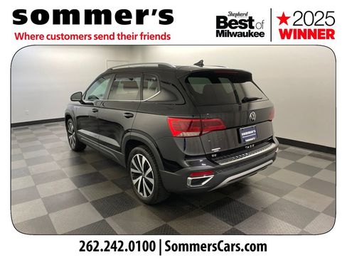 Used 2022 Volkswagen Taos SE AWD/4WD image 3