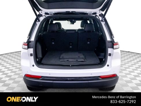 Used 2025 Jeep Grand Cherokee Limited AWD/4WD image 37