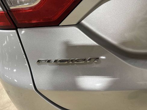 Used 2015 Ford Fusion SE image 24
