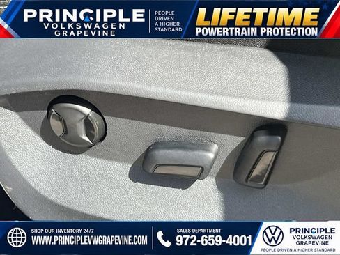 Used 2023 Volkswagen Taos SE w/ Panoramic Sunroof Package FWD image 13