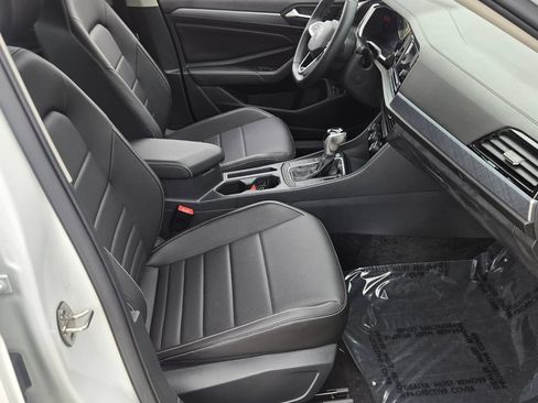 Certified 2023 Volkswagen Jetta SE FWD image 18