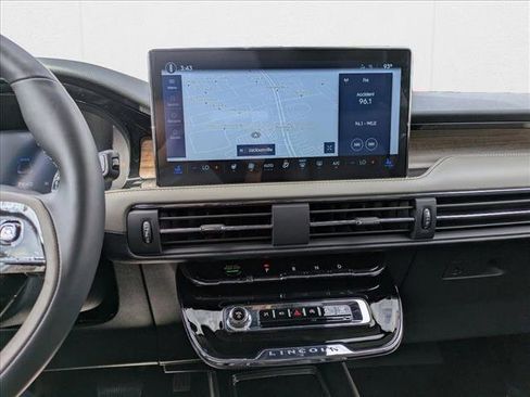 New 2025 Lincoln Corsair Reserve image 13