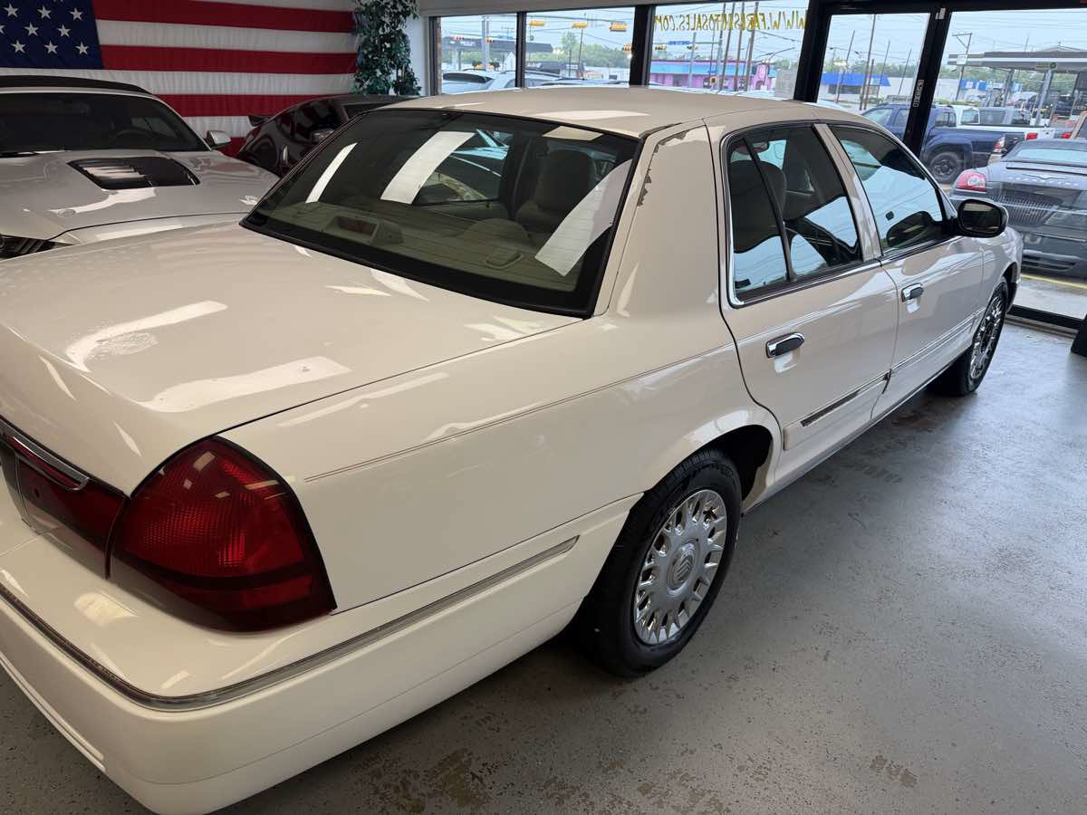 Used 2004 Mercury Grand Marquis GS RWD image 6