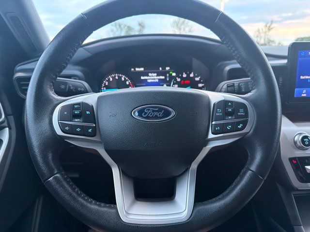 Used 2023 Ford Explorer XLT AWD/4WD image 43