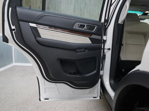 Used 2016 Ford Explorer Platinum image 35