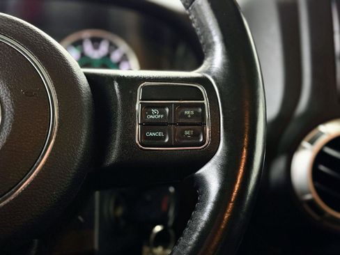 Used 2018 Jeep Wrangler Unlimited Sahara image 19