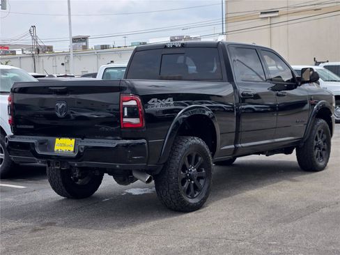 Used 2019 RAM 2500 Laramie w/ Black Appearance Package AWD/4WD image 7
