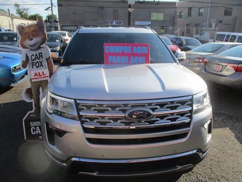 Used 2017 Ford Explorer XLT w/ Equipment Group 202A image 2