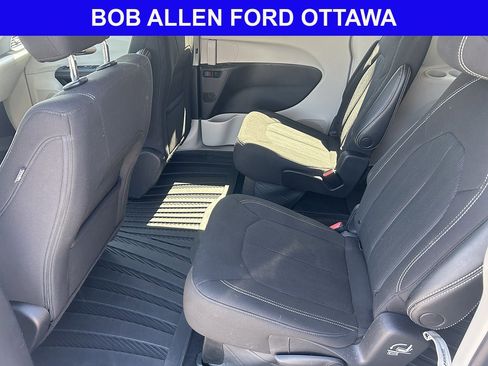 Used 2023 Chrysler Voyager LX FWD image 19