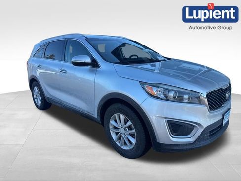 Used 2017 Kia Sorento LX image 1