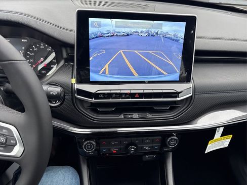 New 2026 Jeep Compass Latitude image 25