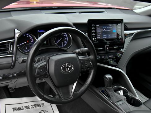 Used 2023 Toyota Camry SE image 16