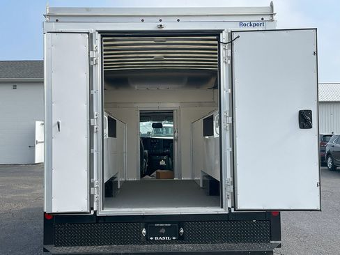 Used 2022 Chevrolet Express 3500 CUTWAY w/ Power Convenience Package image 19