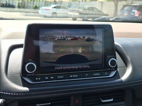 Used 2023 Nissan Rogue S AWD/4WD image 29