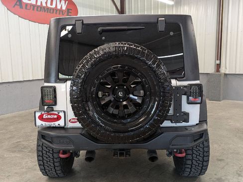 Used 2016 Jeep Wrangler Unlimited Rubicon AWD/4WD image 10