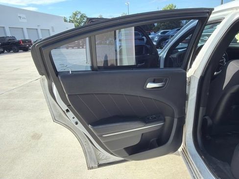 Used 2017 Dodge Charger SXT RWD image 44