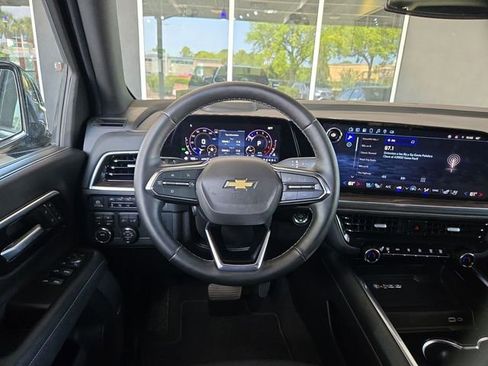 Certified 2025 Chevrolet Suburban Premier AWD/4WD image 12