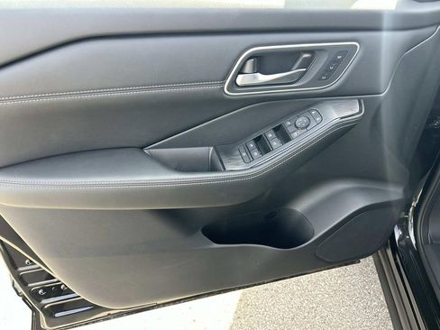 New 2026 Nissan Rogue Platinum AWD/4WD image 17
