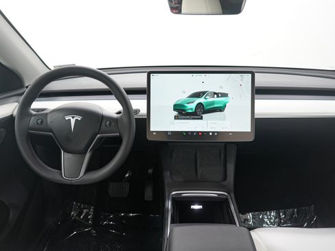 Used 2025 Tesla Model Y Long Range image 16