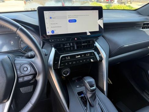 Used 2024 Toyota Venza AWD/4WD image 19