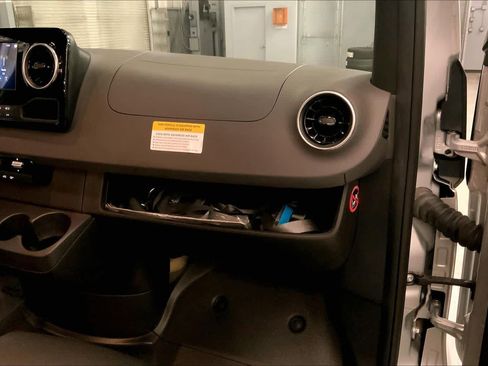 Used 2021 Mercedes-Benz Sprinter 2500 image 25