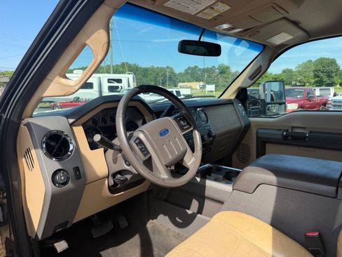 Used 2011 Ford F250 Lariat w/ Lariat Interior Pkg AWD/4WD image 9