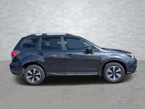 Used 2017 Subaru Forester 2.5i w/ Alloy Wheel Package image 4