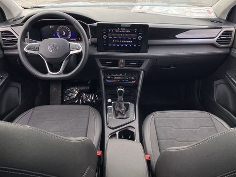 New 2026 Volkswagen Taos SE image 11