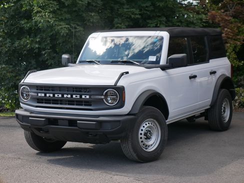 New 2025 Ford Bronco 4-Door image 2