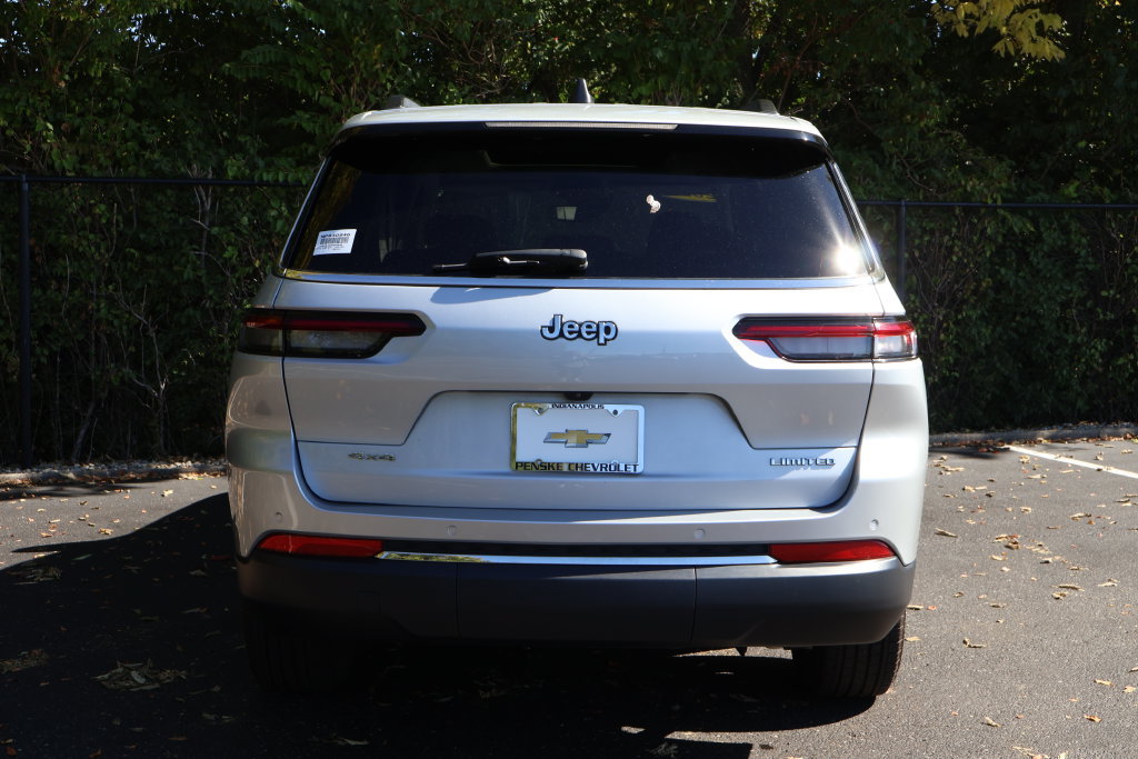 Used 2023 Jeep Grand Cherokee L Limited AWD/4WD image 6