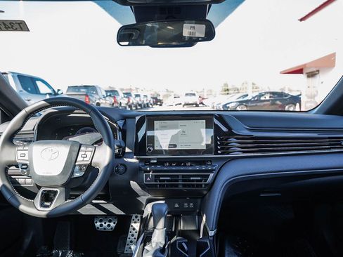 New 2026 Toyota Camry Hybrid FWD image 7