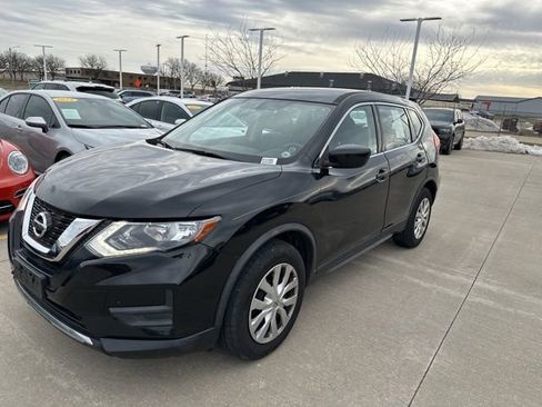 Used 2017 Nissan Rogue S image 3