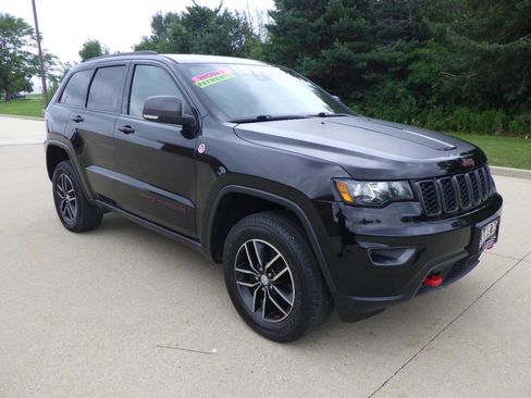 Used 2018 Jeep Grand Cherokee Trailhawk AWD/4WD image 5