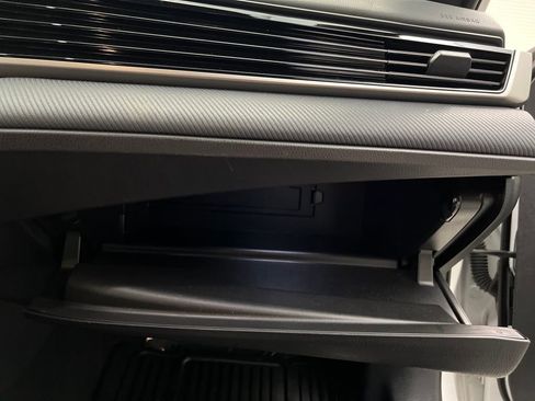 Used 2025 Toyota Camry SE image 25