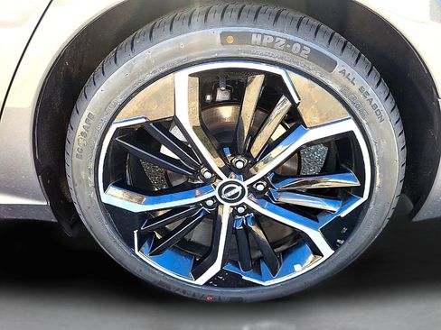 Used 2024 Nissan Altima 2.5 SR FWD image 9
