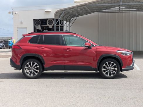 Used 2024 Toyota Corolla Cross XLE w/ Convenience Package image 4