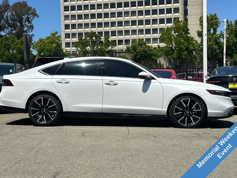 Used 2025 Honda Accord Touring image 4