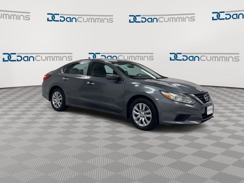 Used 2016 Nissan Altima 2.5 S w/ Power Driver Seat Package FWD image 2