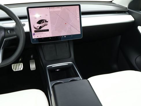 Used 2022 Tesla Model Y Performance image 10