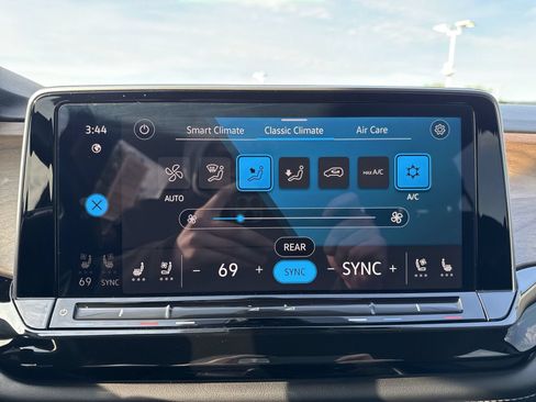 Used 2025 Volkswagen Atlas SE AWD/4WD image 20
