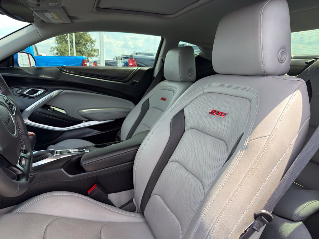 Used 2018 Chevrolet Camaro SS w/ LPO, Ground Effects Package RWD image 24