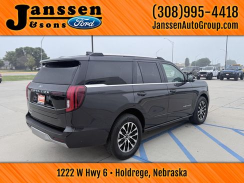 Used 2025 Ford Expedition Platinum AWD/4WD image 6