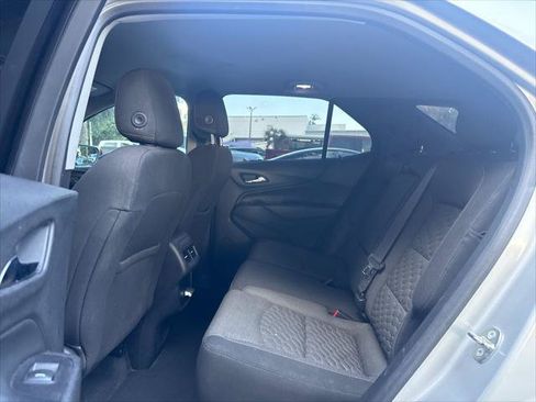 Used 2018 Chevrolet Equinox LT FWD image 16